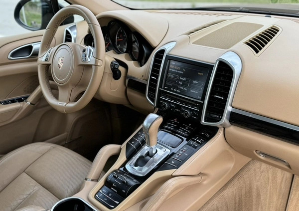 Porsche Cayenne cena 99900 przebieg: 223000, rok produkcji 2012 z Warszawa małe 596